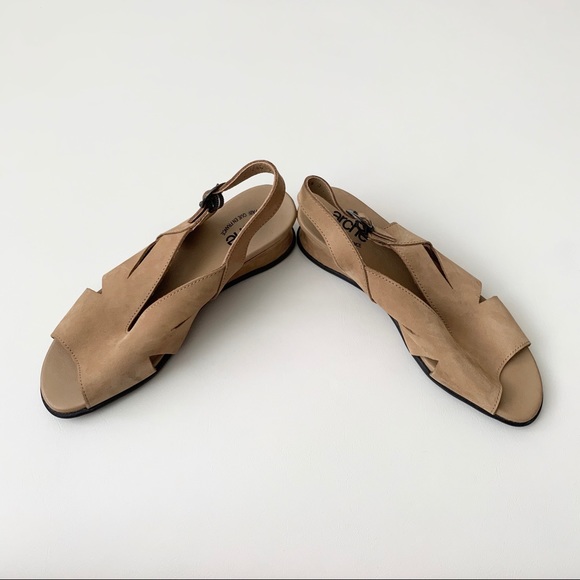 ARCHE Beige/Tan Leather Sandal w/ Wedge Heel Sz 36 - Picture 7 of 11